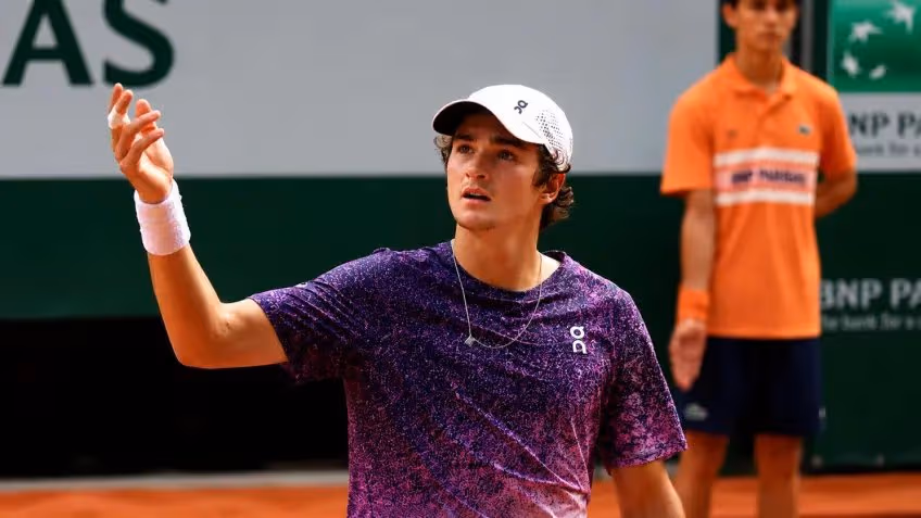 Joao Fonseca élimine Novak Djokovic à Roland-Garros en 5 sets