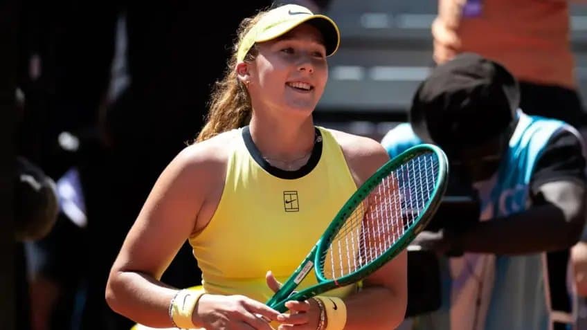Mirra Andreeva bat Fiona Ferro à Roland-Garros, 6-3 6-3