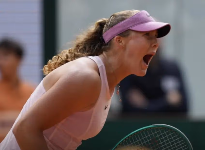 Mirra Andreeva domine Marta Kostyuk pour filer en finale à Paris